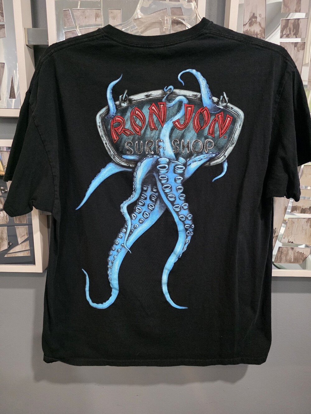 Men’s Black T-Shirt with Blue Octopus Graphic. XL